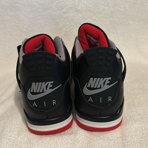 Air Jordan 4 Retro Black/Fire Red Cement Grey. Size 10.5 main image 4